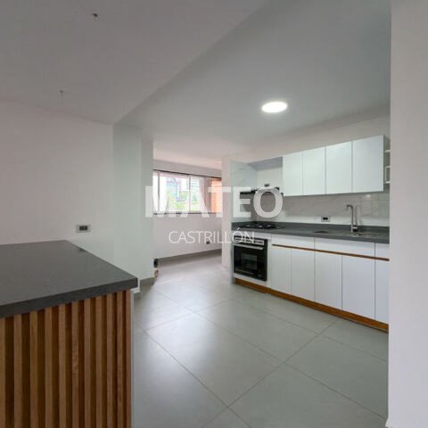 Apartamento reformado en venta en Oviedo, El Poblado – foto 2