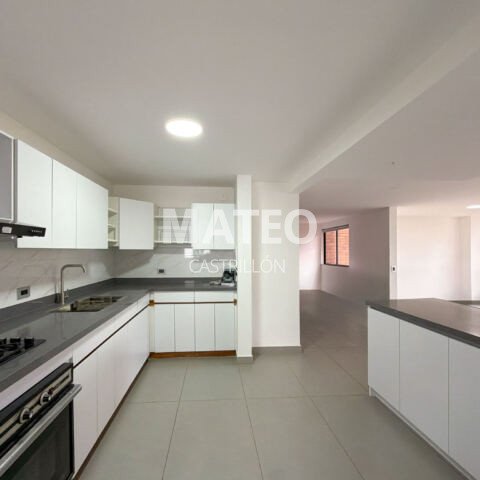 Apartamento reformado en venta en Oviedo, El Poblado – foto 3
