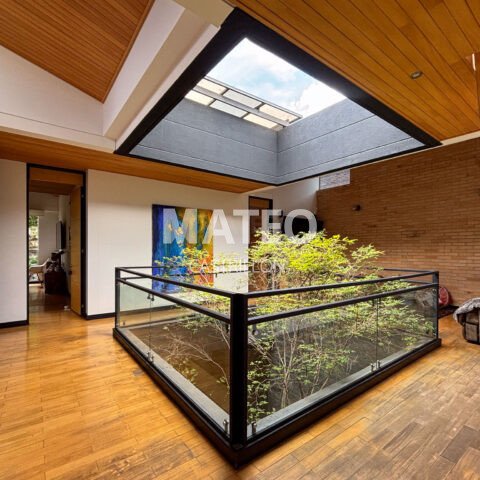 Casa con jardín interior en venta en Loma del Atravesado, Envigado – foto 3
