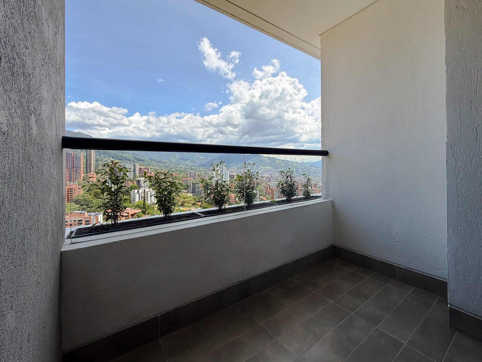 Balcón con vista panorámica a Medellín desde El Poblado